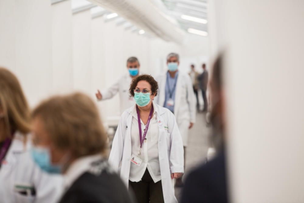 Visita de las conselleras de Sanitat y Justicia al hospital de campaña de La FE