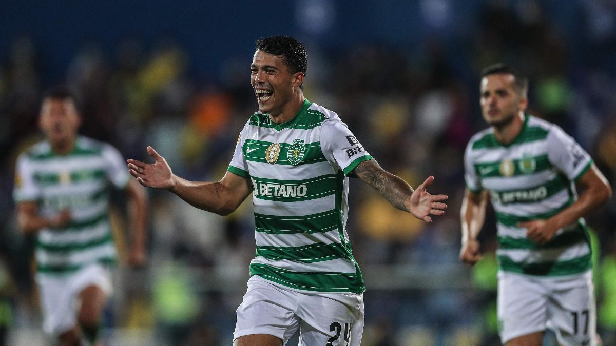 Pedro Porro celebra un gol con el Sporting