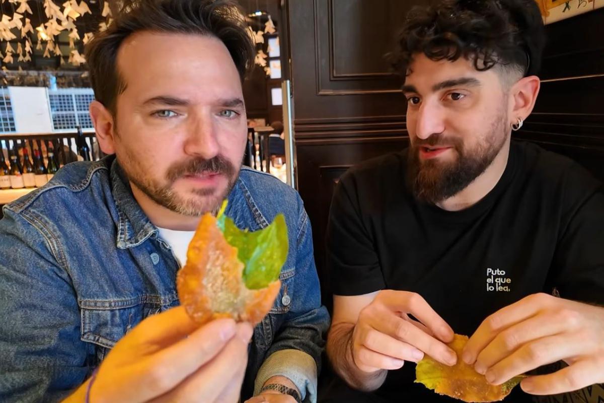 Merakio prueba el paparajote por primera vez La Pequeña Taberna de Murcia.