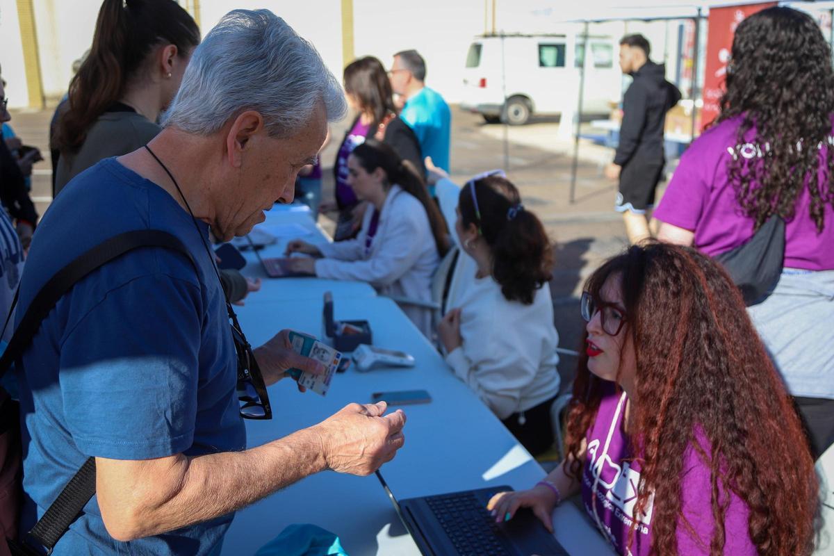 Badajoz se viste de azul para marchar por los niños con cáncer