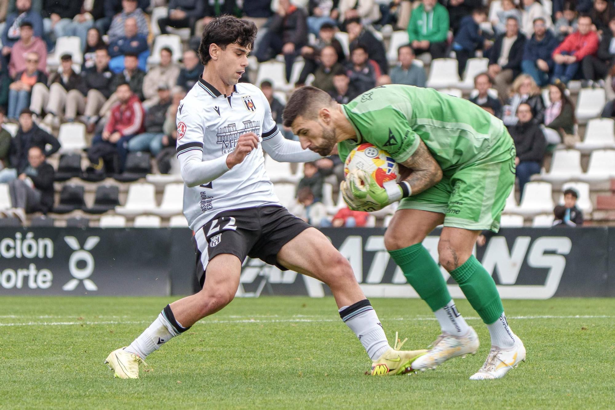 FOTOGALERÍA | Las mejores imágenes del partido Mérida-Orense