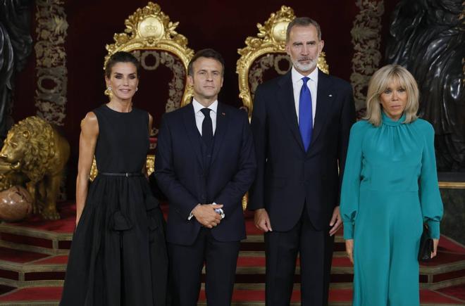 La reina Letizia y el rey Felipe VI reciben a Emmanuel y Brigitte Macron, presidente y primera dama de Francia, en el Palacio Real de Madrid