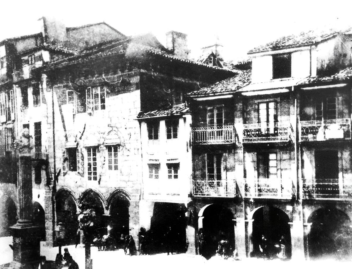 Estado de los inmuebles del cierre septentrional de la plaza de Cervantes en 1884