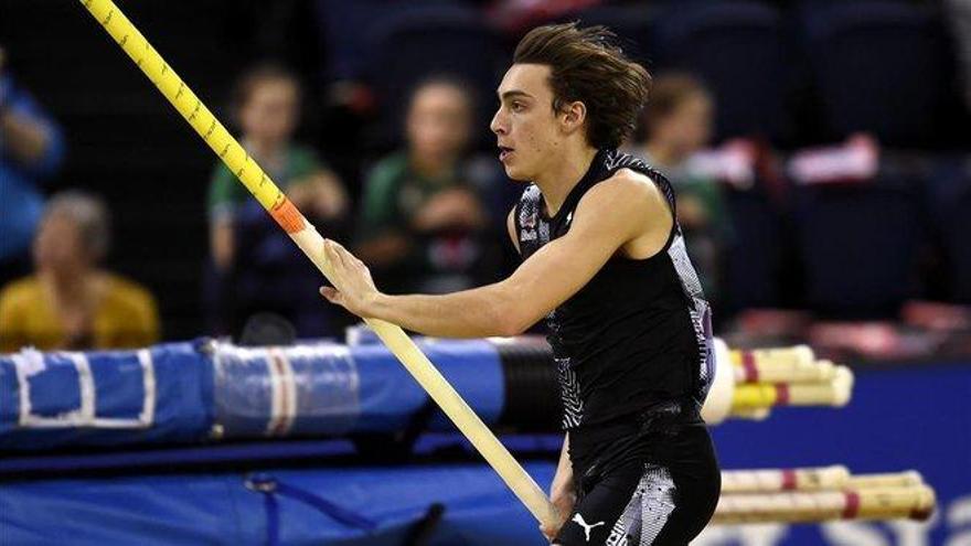 Duplantis bate su propio récord mundial de pértiga con 6,18