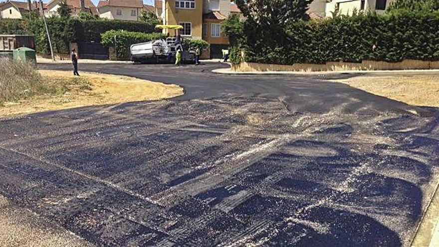 Obras de pavimentación de la calle Zafra en mayo de 2015, a dos semanas de las elecciones municipales.