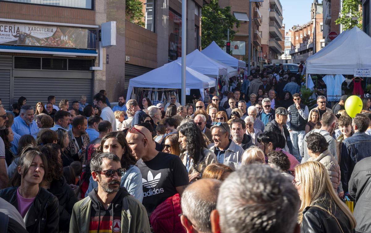 Primer tardeo en el Mercat Sagarra de Santa Coloma de Gramanet. Los organizadores confirman que habrá segunda edición. Ya están evaluando cuándo será la siguiente fecha.