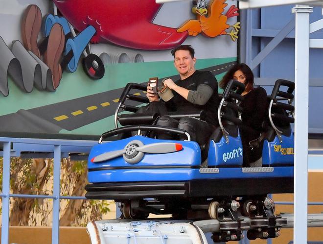 Channing Tatum y Jenna Dewan en Disneyland