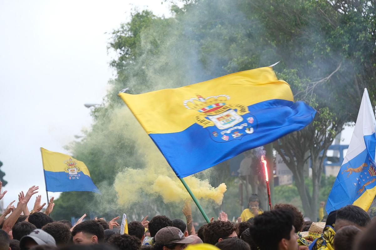 UD Las Palmas: bajada de la guagua por Fondos de Segura