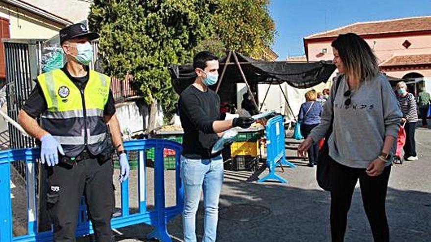 El Ayuntamiento de Archena reparte 70.000 mascarillas gratis a sus vecinos