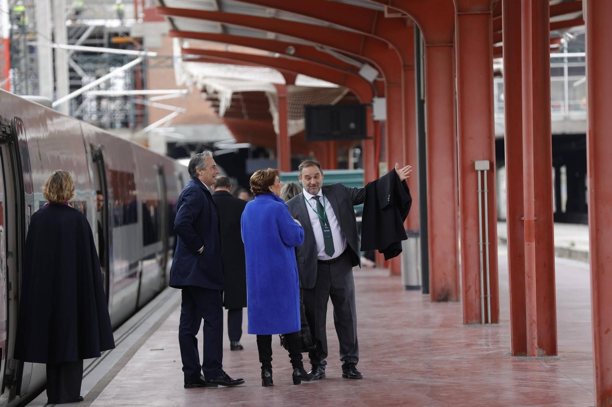 El AVE realiza su viaje inaugural de Madrid a Asturias