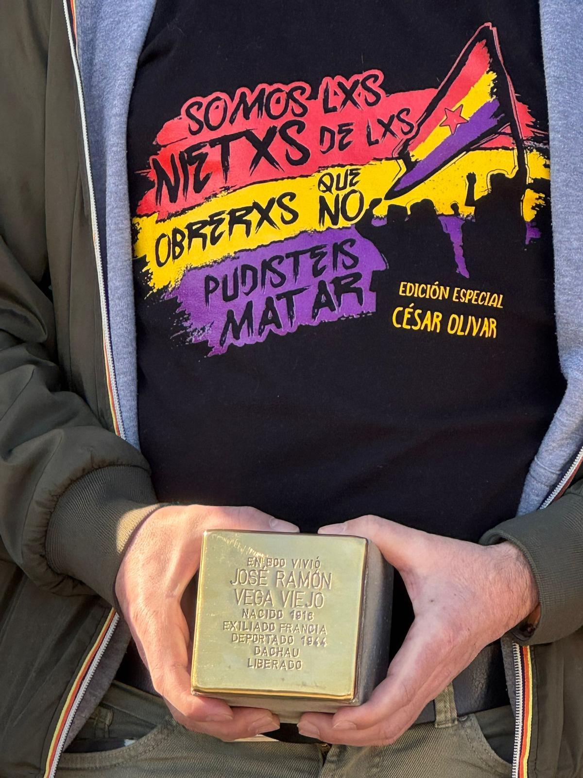 El adoquín en memoria de José Ramón Vega Viejo