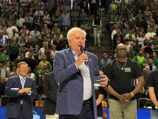 Fotos del homenaje del Martín Carpena a los héroes de la Copa Korac 2001