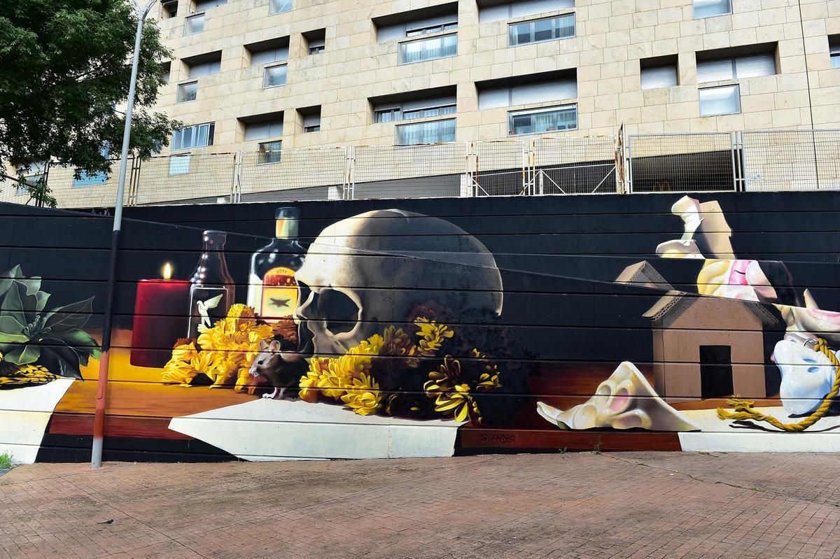 Fotogalería | Las primeras imágenes del macromural de Brea que unirá a Robe con Manolillo Chinato en Plasencia
