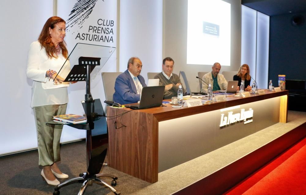 Presentación del libro "Cartelería de Prevención de Riesgos Laborales" en el Club Prensa Asturiana de LA NUEVA ESPAÑA