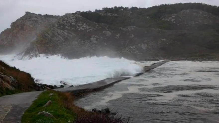 Las Islas Cíes resisten el embiste del temporal