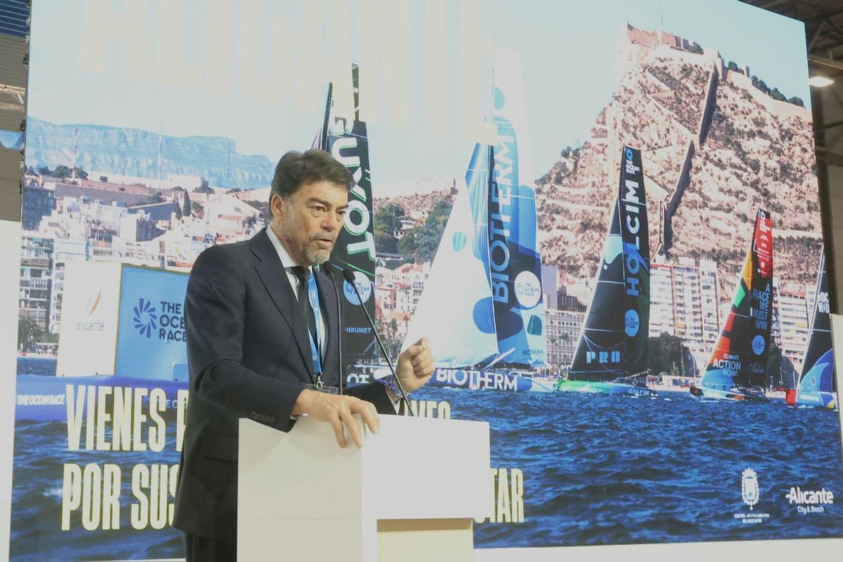 Luis Barcala durante la presentación de la estrategia de Turismo de Alicante en Fitur.