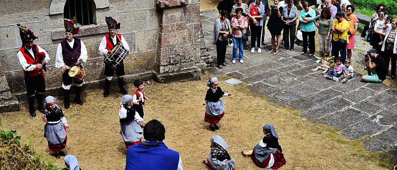 Romería en la capilla de Santos Reis. |   // G.N.