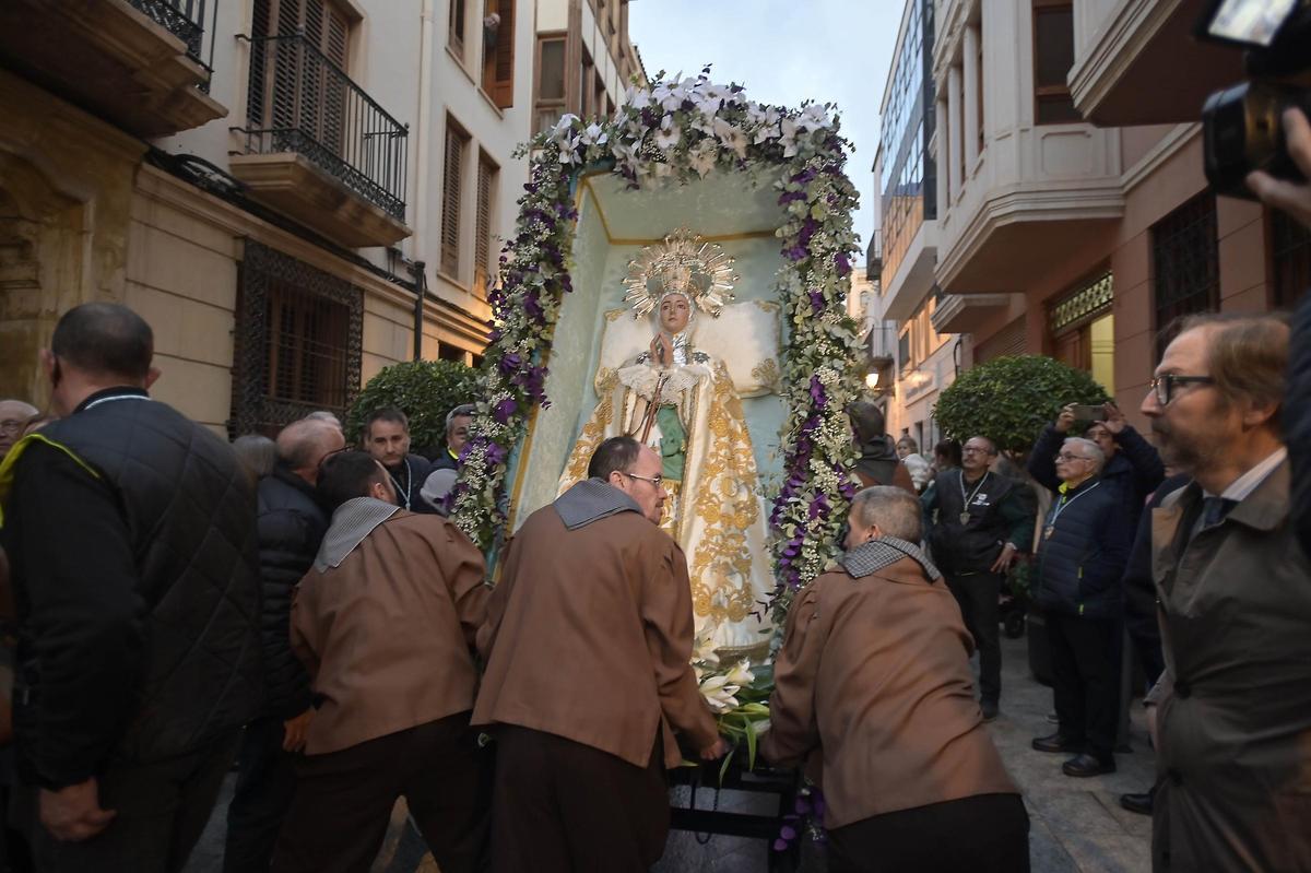 Bienvenida a la Virgen en la Basilica de Santa Maria