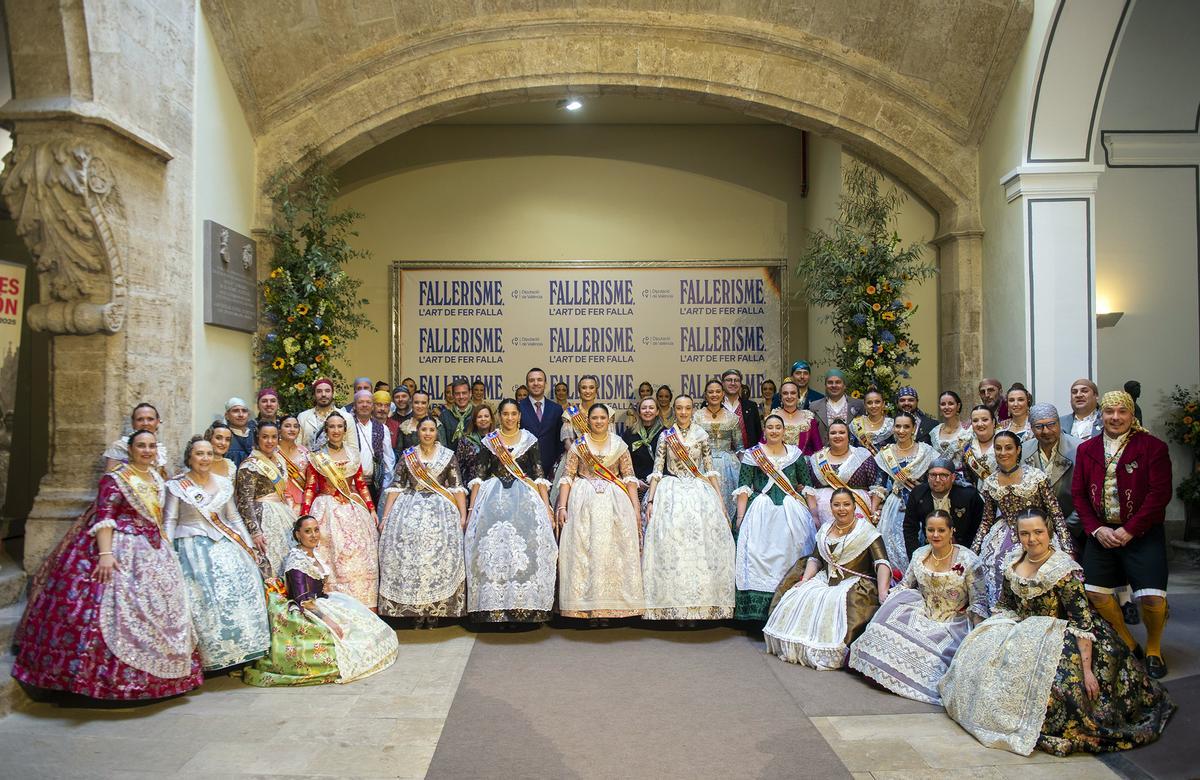 Falleras y falleros de Xàtiva.