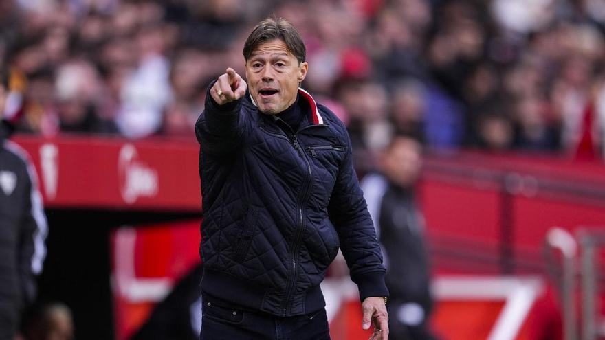 Almeyda, sobre un posible penalti: "No sé si la foto es trucada, parecía que iba a jugar al básquet"