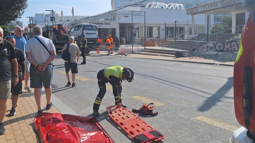 El accidente se produjo en la avenida de Cala de Bou. | DAVID VENTURA