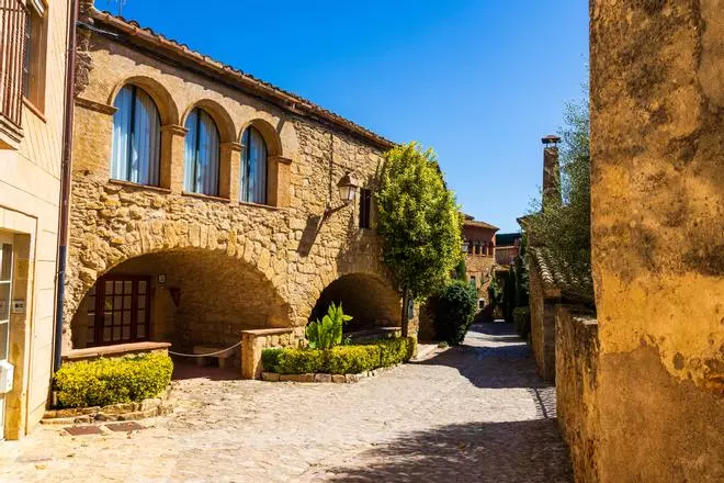 Uno de los pueblos medievales mejor conservados de España está en Girona