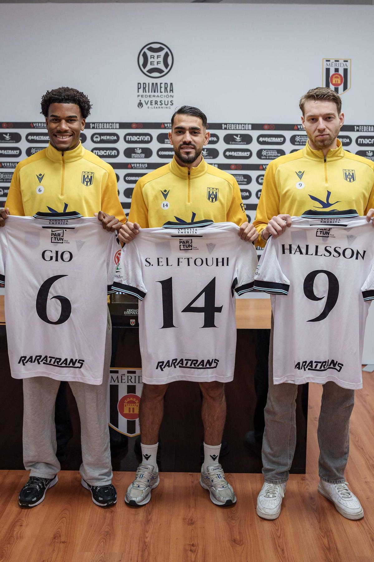 Fotogalería | La presentación de los fichajes invernales del Mérida