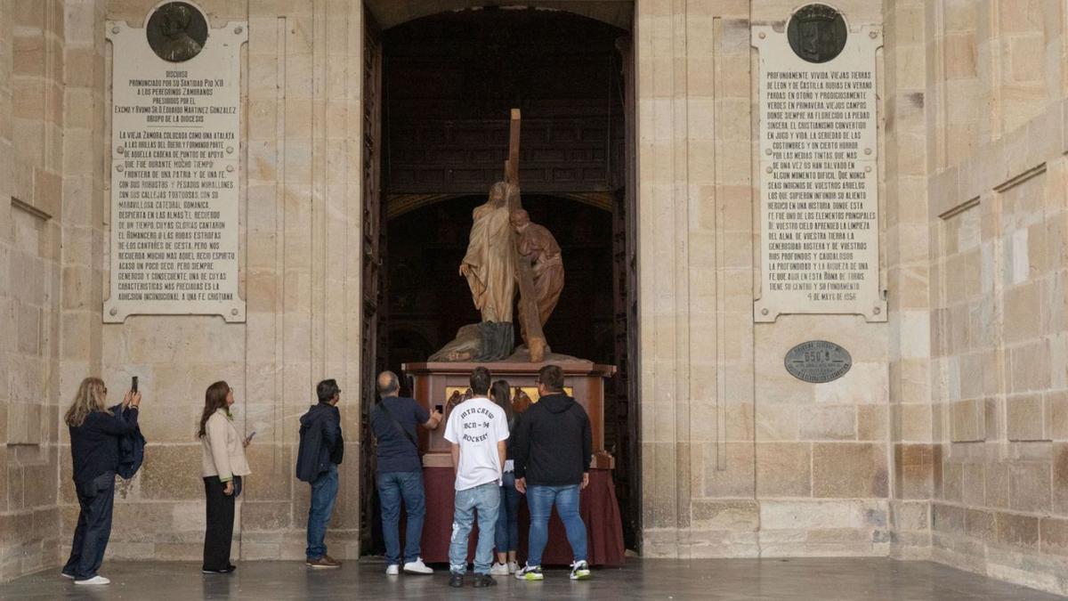 Redención accede a la Catedral. |  J.L. Fernández