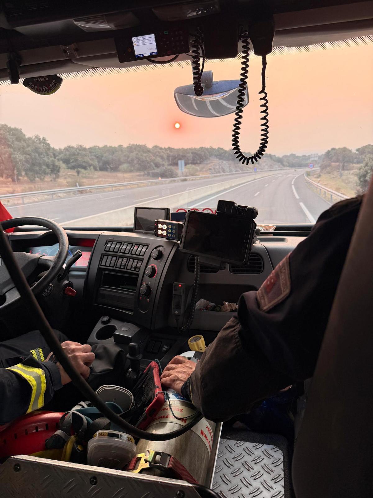 Imagen del regreso de los bomberos al Parque de Navacerrada - M501 dirección Brunete.