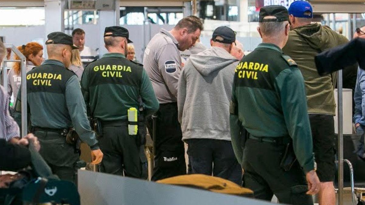 Piden extremar la vigilancia con la maleta en el aeropuerto la Guardia Civil alerta de lo que está pasando con el equipaje
