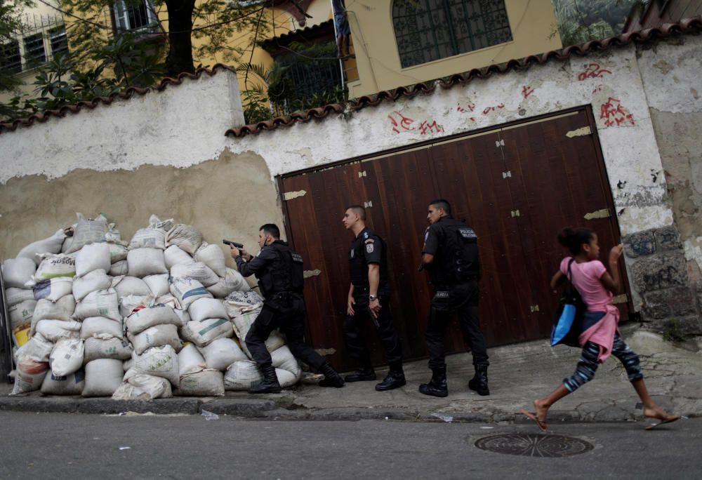 Operación antidroga en una favela de Río de Janeiro.