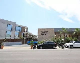 Sant Antoni advierte a un hotel de cinco estrellas recién estrenado de que no puede funcionar