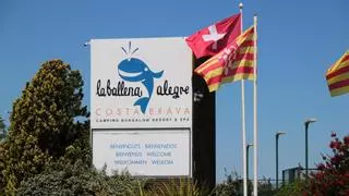 Territori ordena retirar 89 'bungalows' y derribar cuatro piscinas del cámping Ballena Alegre de Sant Pere Pescador