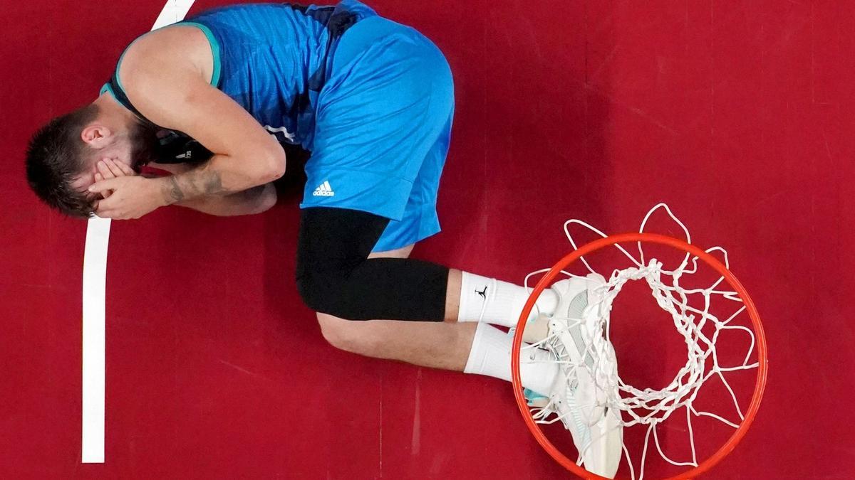 Luka Doncic, decepcionado bajo el aro