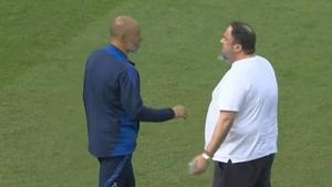 Evangelos Marinakis, propietario del club de Nottinghamshire, saltó al campo tras el partido para recriminarle el resultado al técnico del equipo, Nuno Espírito Santo
