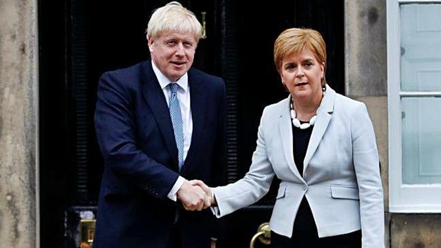 Sturgeon va rebre Johnson a la seva residència oficial a Edimburg.