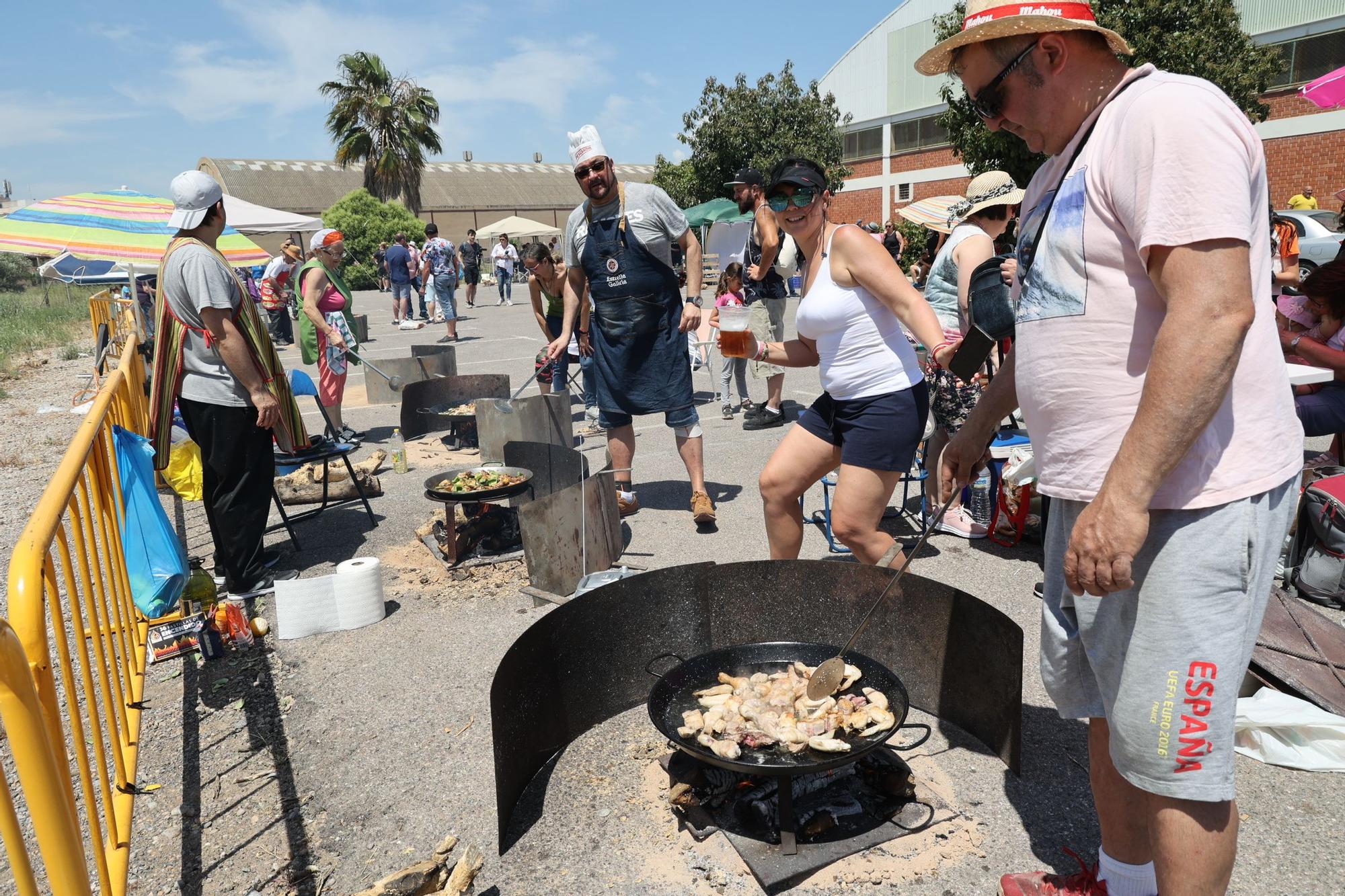 Mil trescientos castellonenses disfrutan del sol y las paellas en el Segon Molí