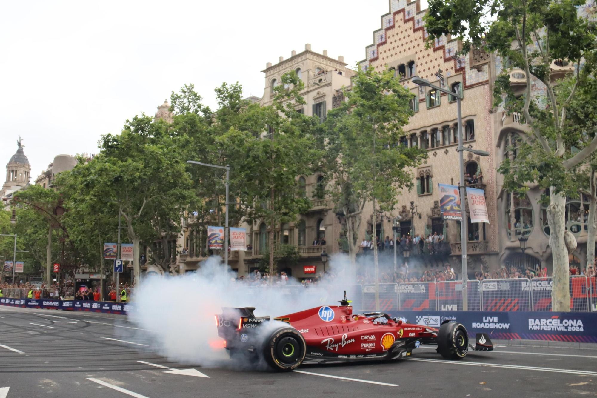 L'exhibició de Fórmula 1 pels carrers de Barcelona, en imatges