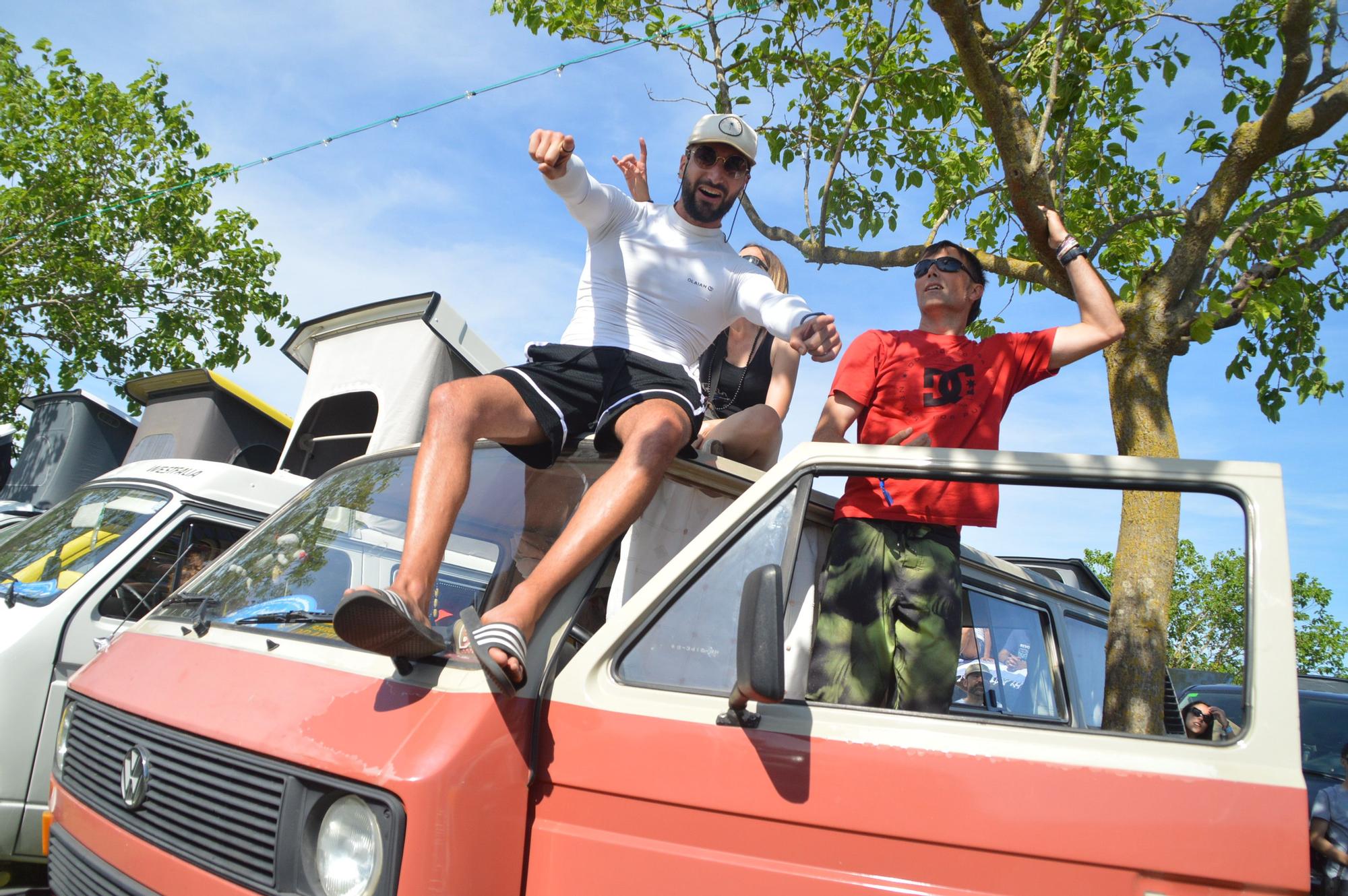 Ambient festiu amb novetat sostenible en la FurgoVolksWagen de La Ballena Alegre