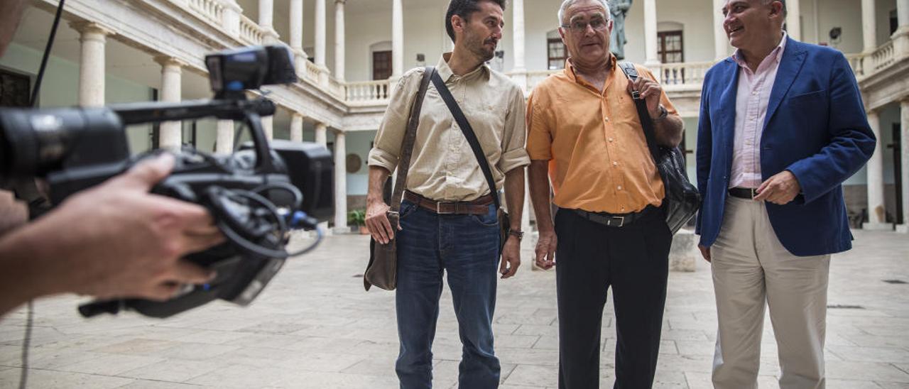 Jordi Peris, Joan Ribó y Joan Calabuig en la negociación del Govern de la Nau hace 4 años.