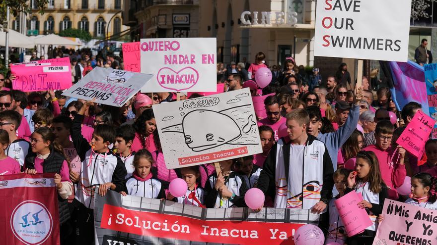 Los nadadores y los usuarios de Inacua claman por el continuo cierre de las piscinas