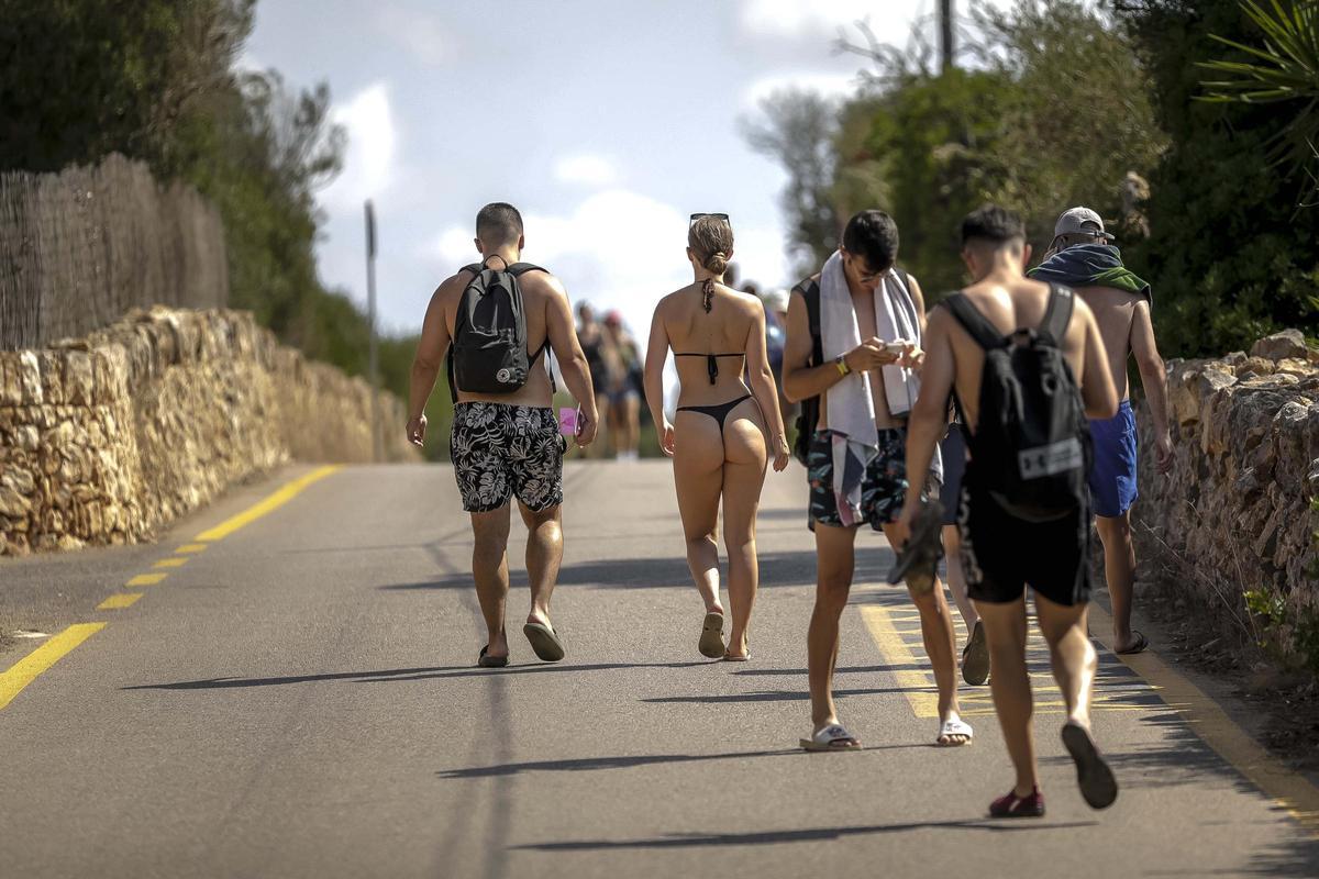 Fotos | El Caló des Moro, saturado de turistas