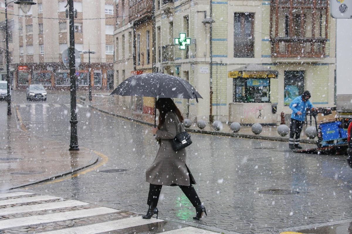 La nieve de la borrasca Juliette en Pola de Siero.