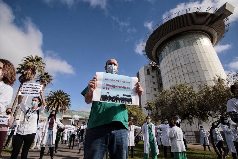 Más de la mitad de los médicos canarios secundan la huelga