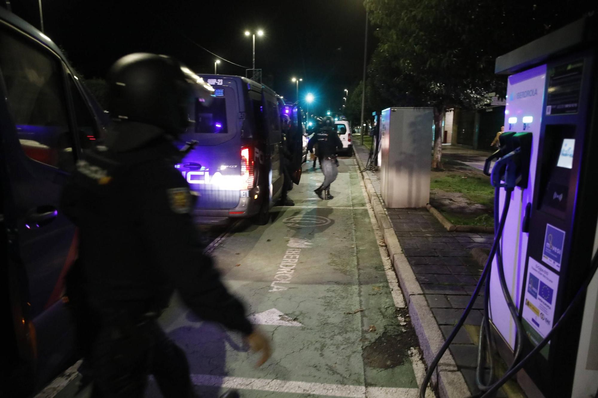 Así vigila la Policía Nacional las zonas de ocio nocturno en Gijón (en imágenes)