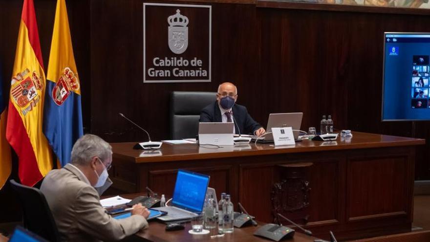 Debate sobre el Estado de la Isla: El Cabildo pide más seguridad en zonas turísticas y control de camas ilegales - Vimarsana News