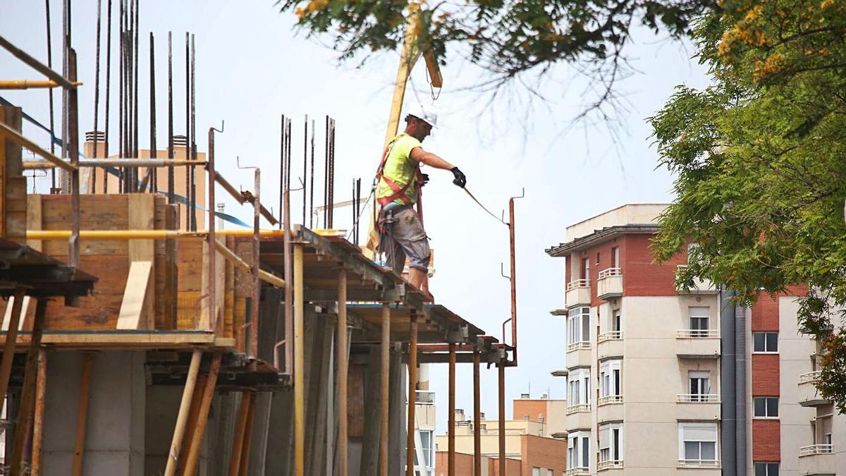 El municipio de Alicante lidera el número de viviendas iniciadas en la provincia. PILAR CORTÉS