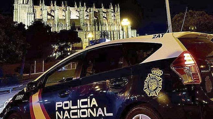 Una patrulla policial durante una actuaciÃ³n en Palma.