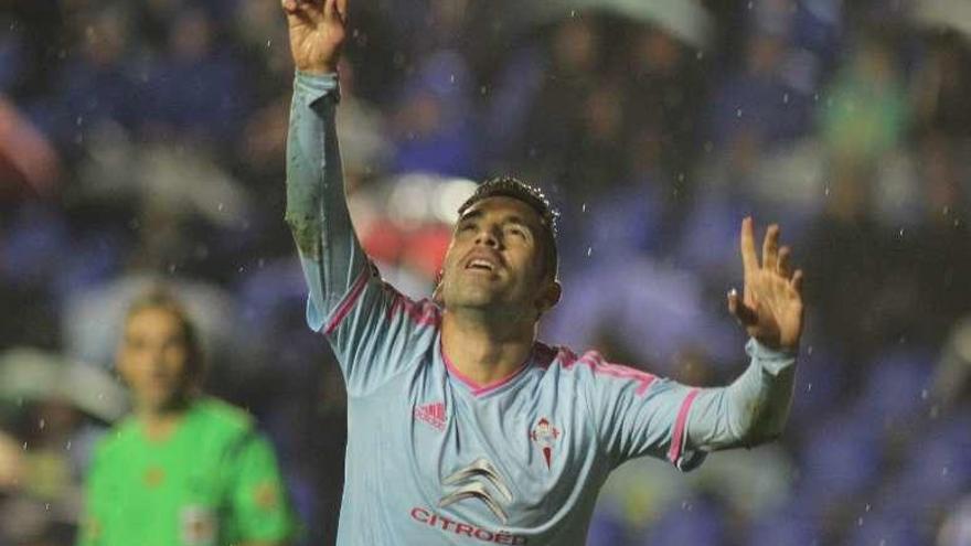 Charles Días celebra un gol con el Celta. // LOF