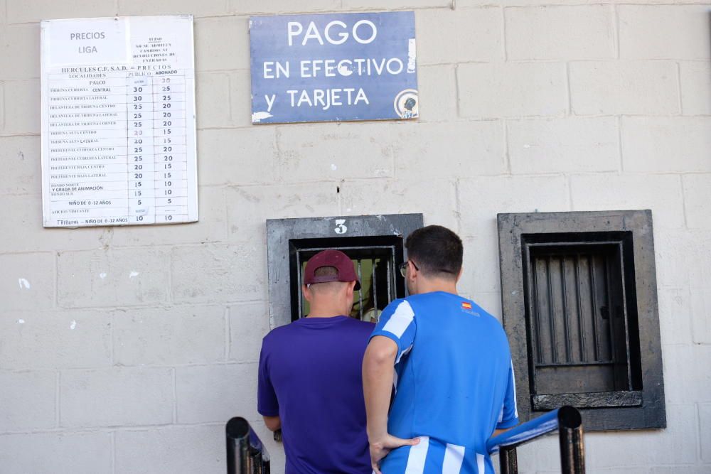 Colas en el Rico Pérez para comprar las entradas del Hércules- Ponferradina